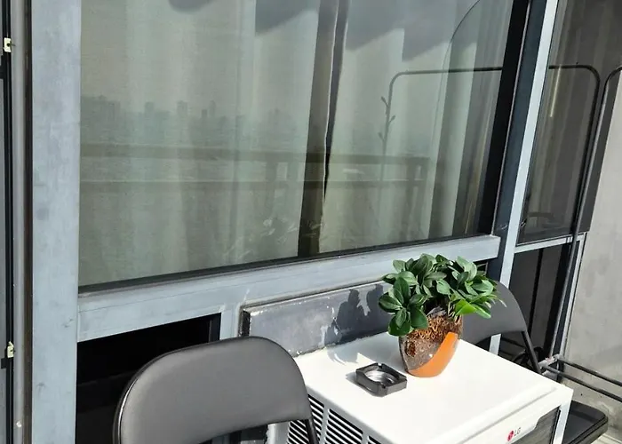 Apartment Morning Sun With View At Makati - Pool, Gym, Wifi, Balcony